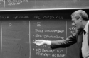 <span>“Il docente è portatore di una conoscenza ‘esperta’ e sistematizzata, il discente è depositario di una conoscenza ‘ingenua’, intuitiva e tacita. Se si insegna in modo da favorire la transazione tra le due forme di conoscenza, il docente può imparare dagli allievi più di quanto essi apprendano da lui”</span><span>L’insegnamento<br>come scambio</span>